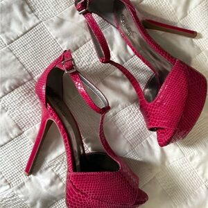 Carlos Santana Fuchsia Peep-Toe Heels